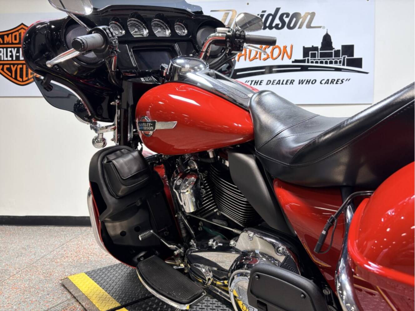 A photo of this 2023 Harley-Davidson Ultra Limited