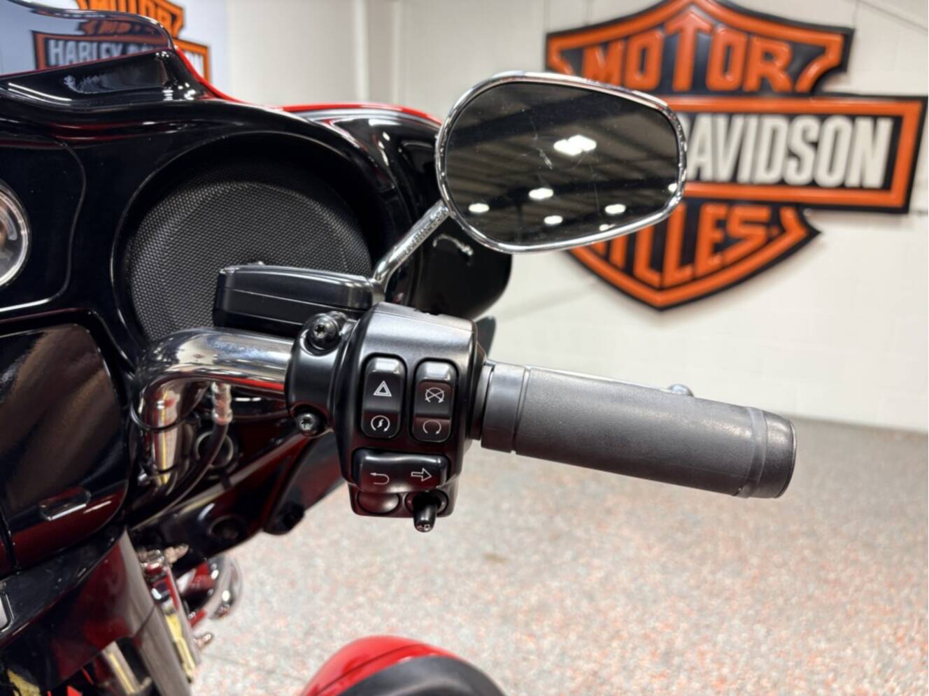 A photo of this 2023 Harley-Davidson Ultra Limited