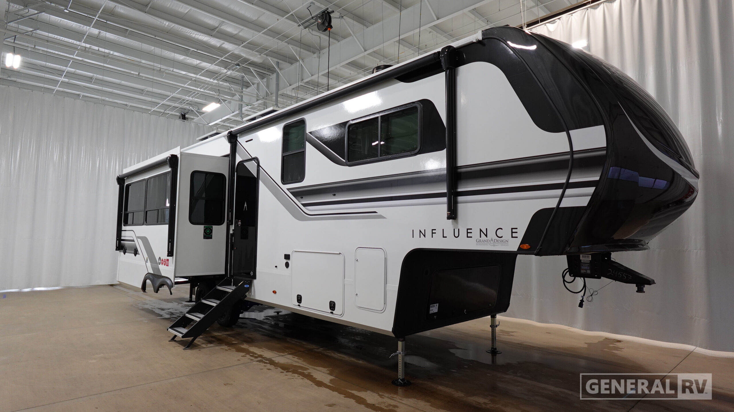 2027 Grand Design SOLITUDE-I 3003RL in birch run MI