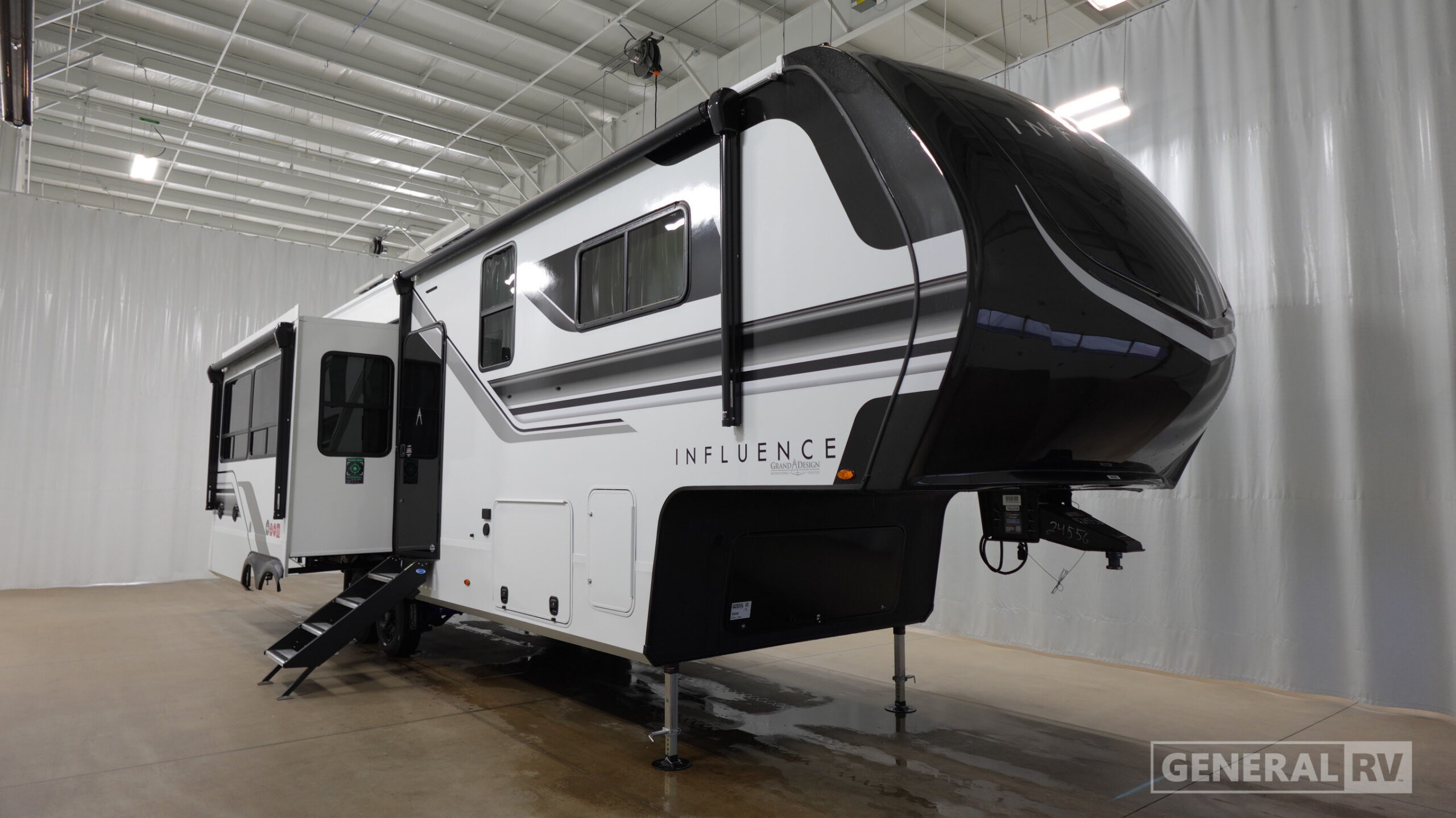 2027 Grand Design SOLITUDE-I 3003RL in south weber UT
