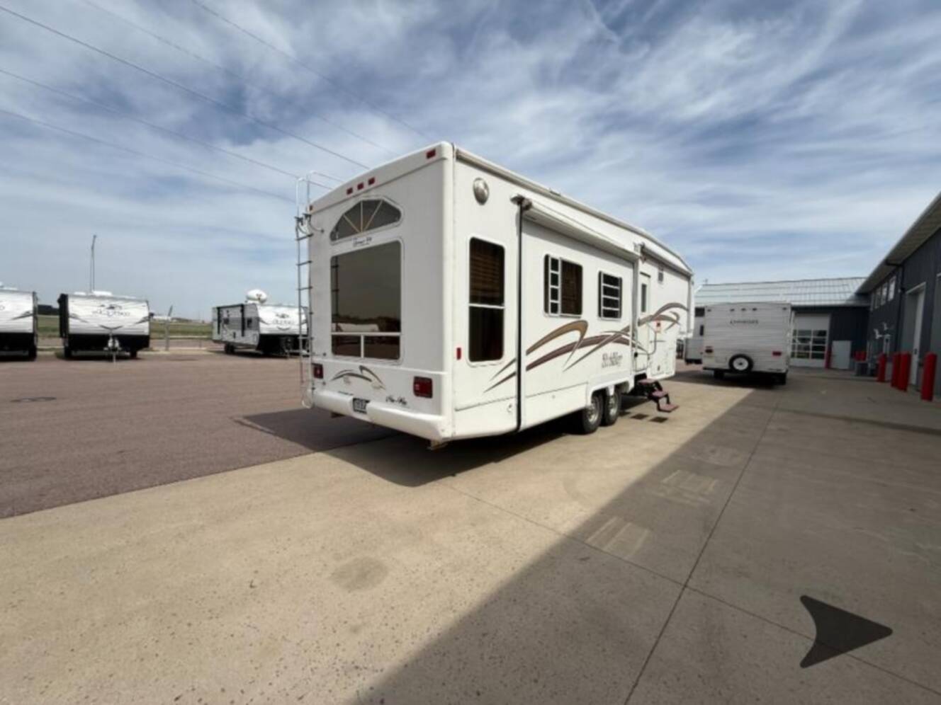 A photo of this 2004 Nuwa Champange 33 LKGT