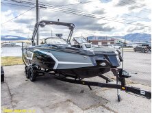 7 Must-Have Features of Top-Notch Fishing Boats image