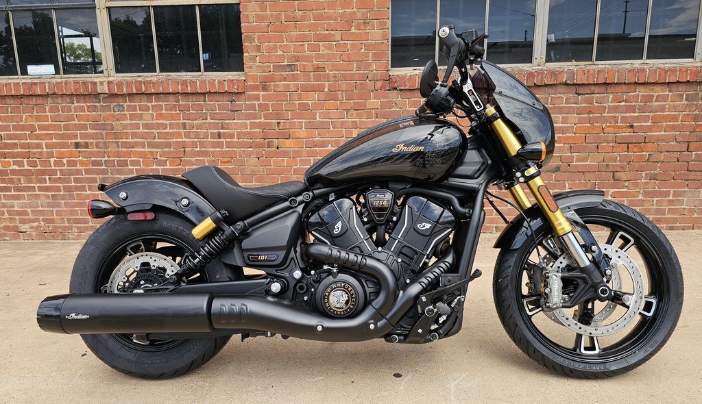 2026 Indian Motorcycle® 101 Scout® Black Crystal with Super Graphite BASE in Oklahoma City, OK