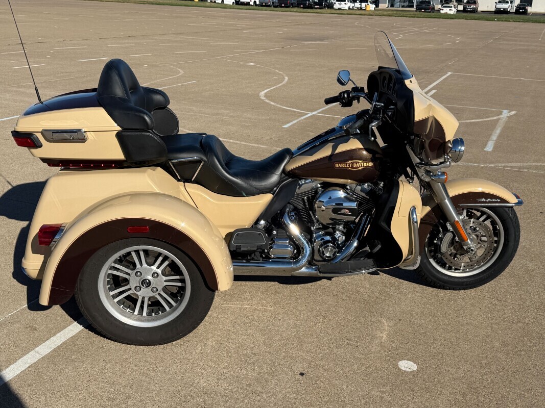 2014 Harley-Davidson Tri Glide Ultra ULTRA CLASSIC in Clinton, IA