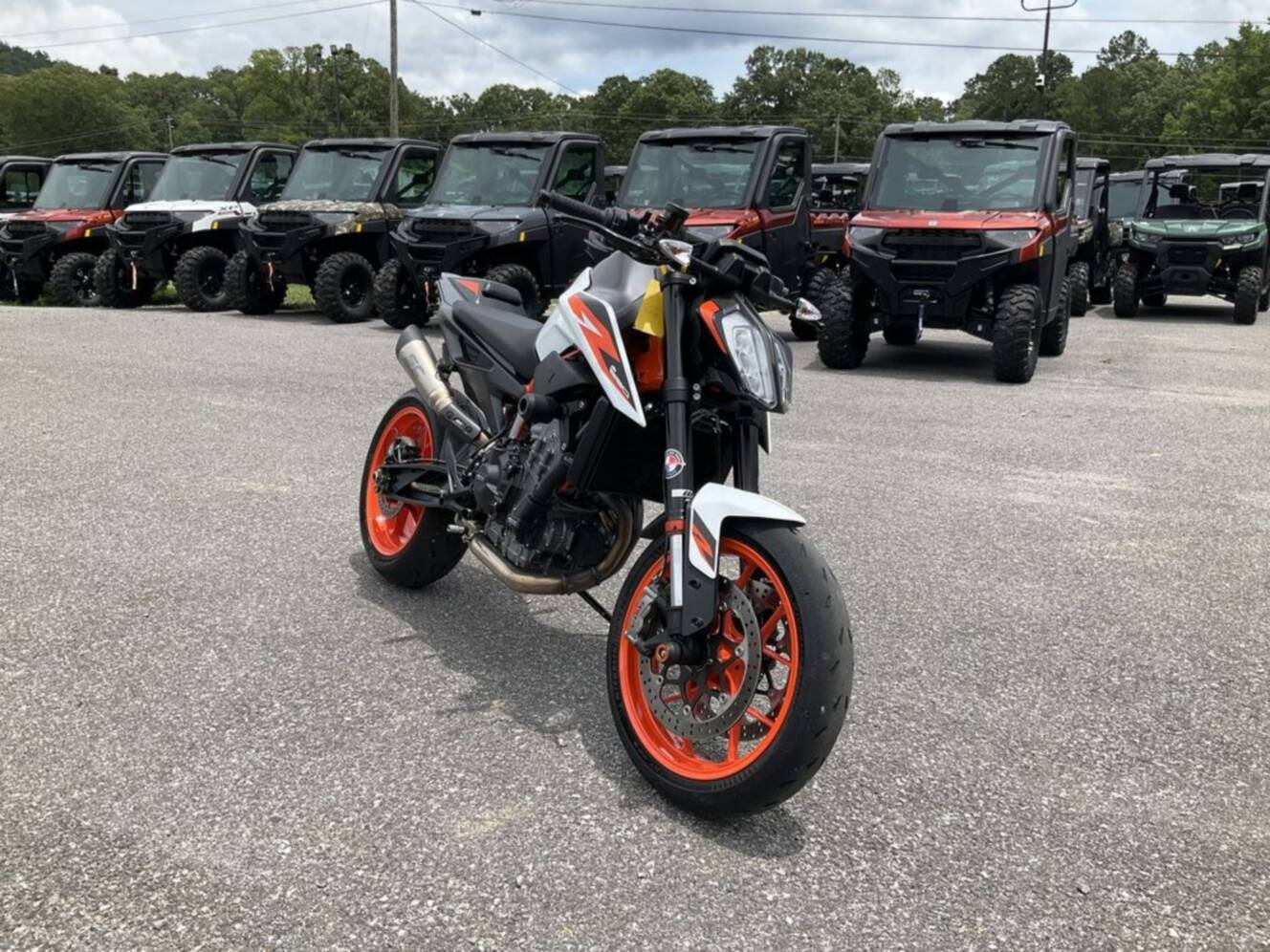 A photo of this 2021 KTM 890 Duke R