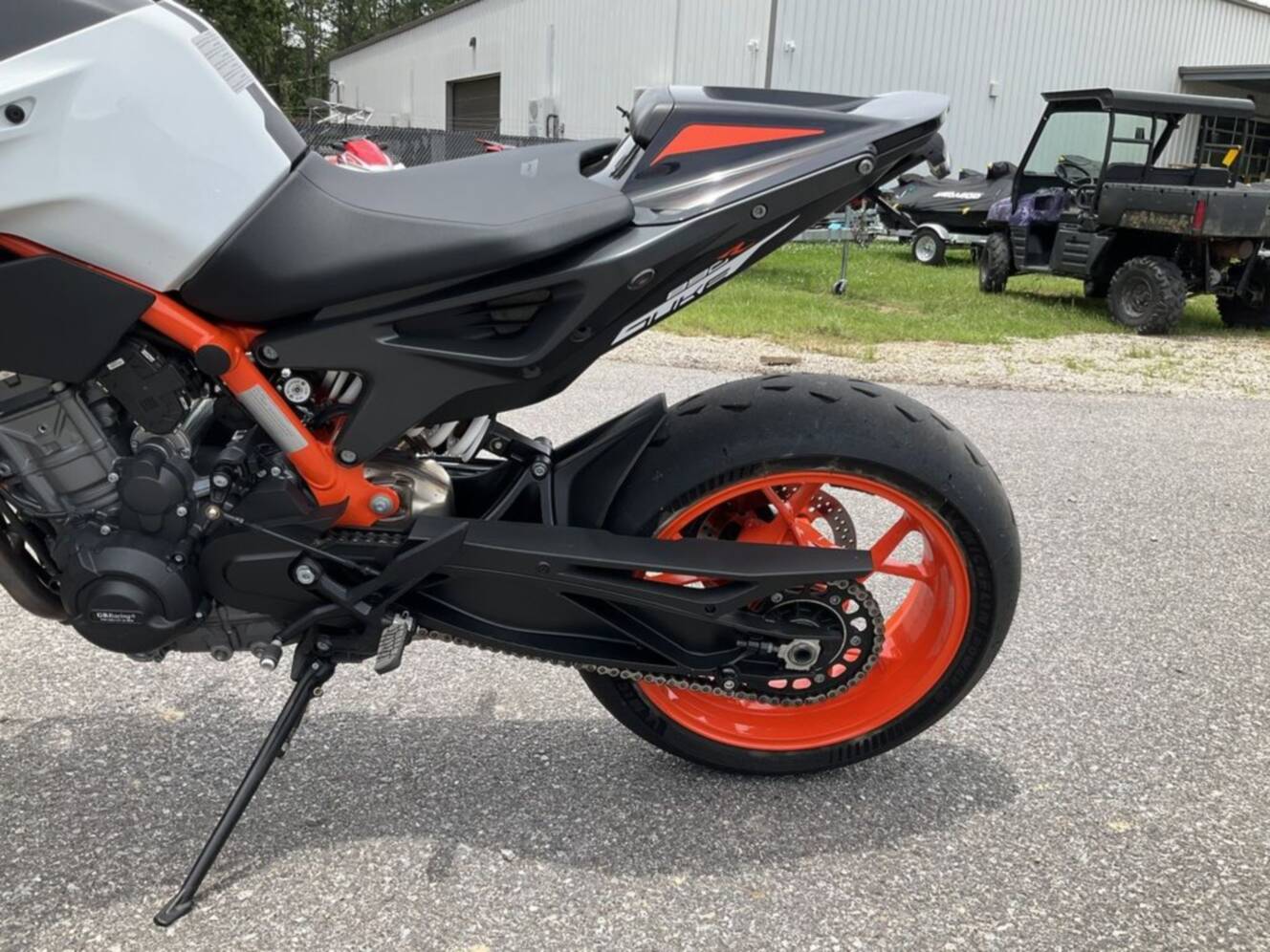 A photo of this 2021 KTM 890 Duke R