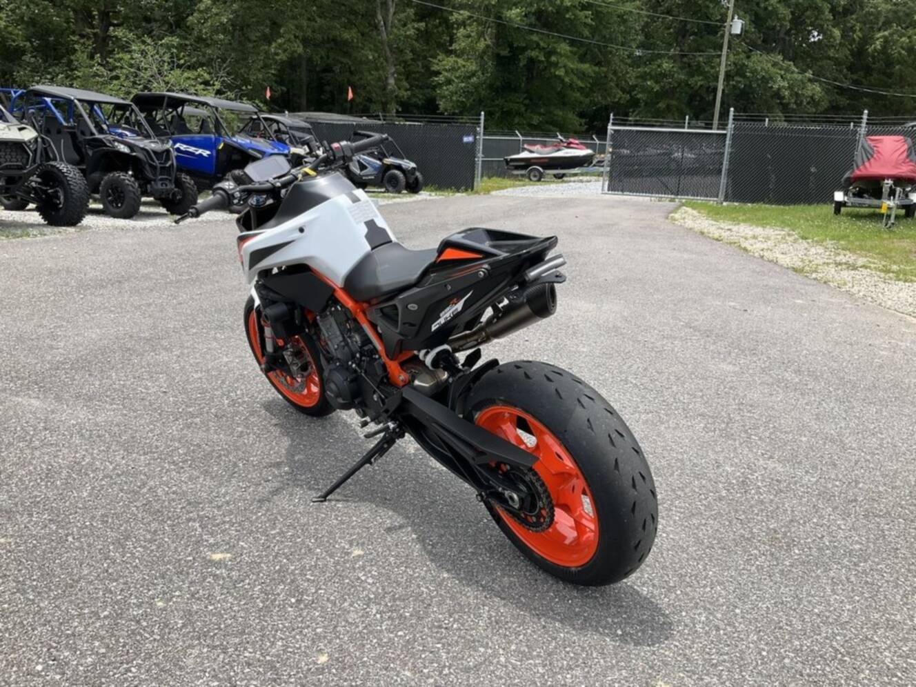 A photo of this 2021 KTM 890 Duke R