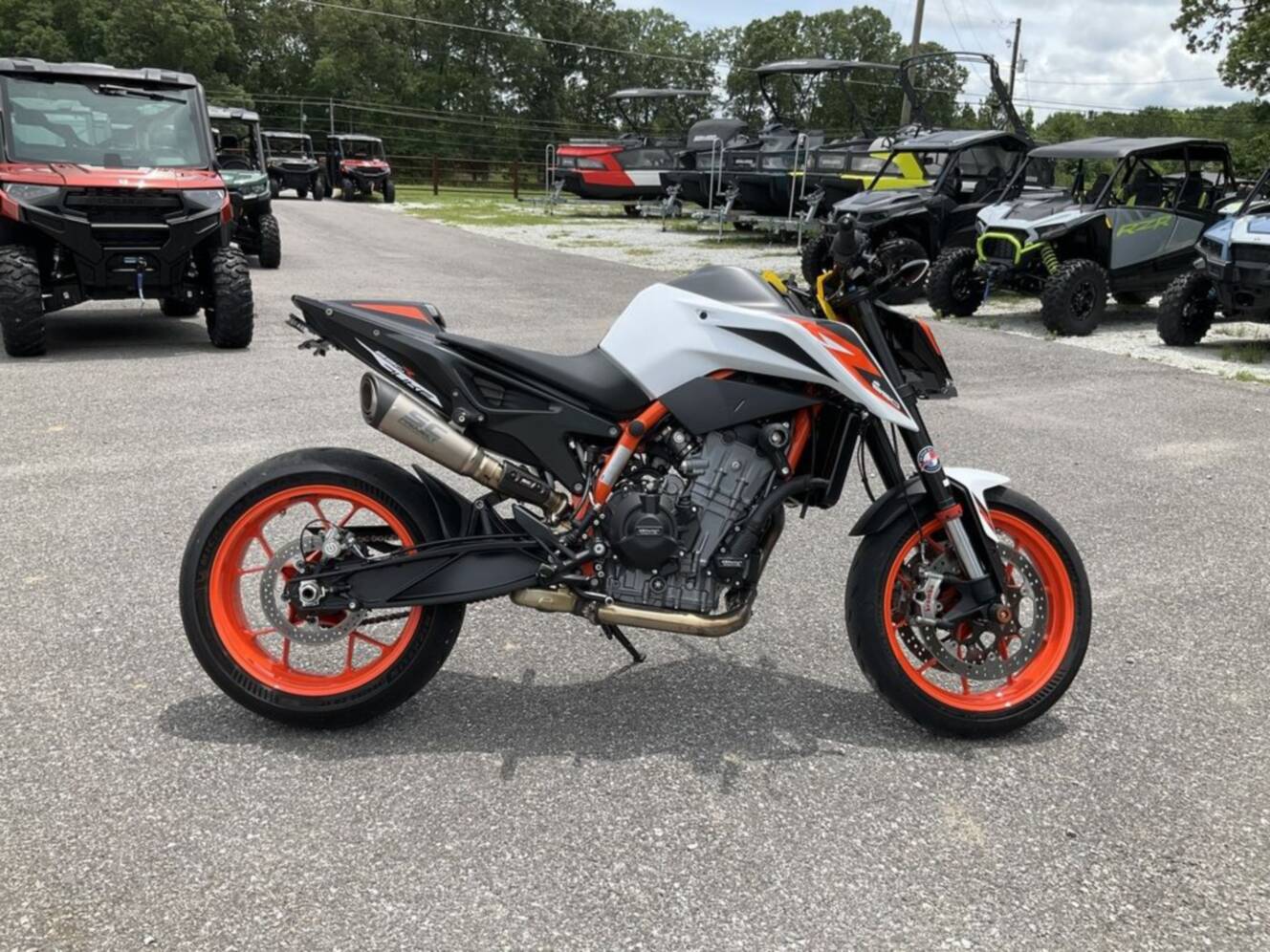 A photo of this 2021 KTM 890 Duke R