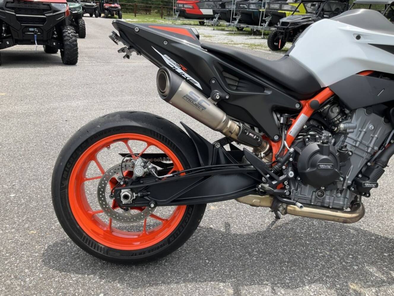 A photo of this 2021 KTM 890 Duke R