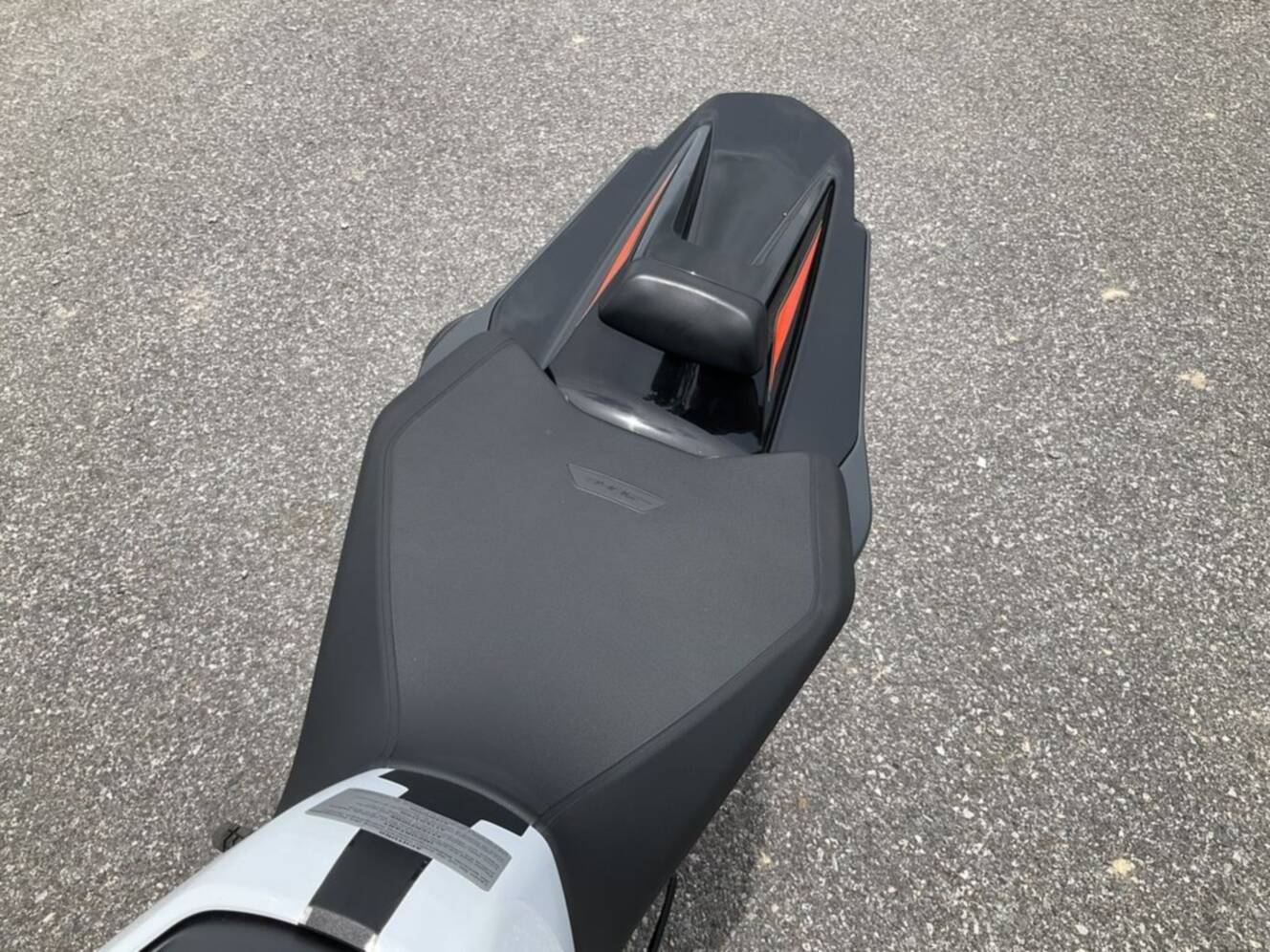 A photo of this 2021 KTM 890 Duke R