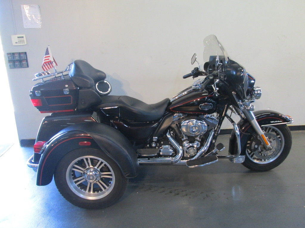 2011 Harley-Davidson FLHTCUTG - Tri Glide® Ultra Classic® ULTRA CLASSIC in Lewis Center, OH