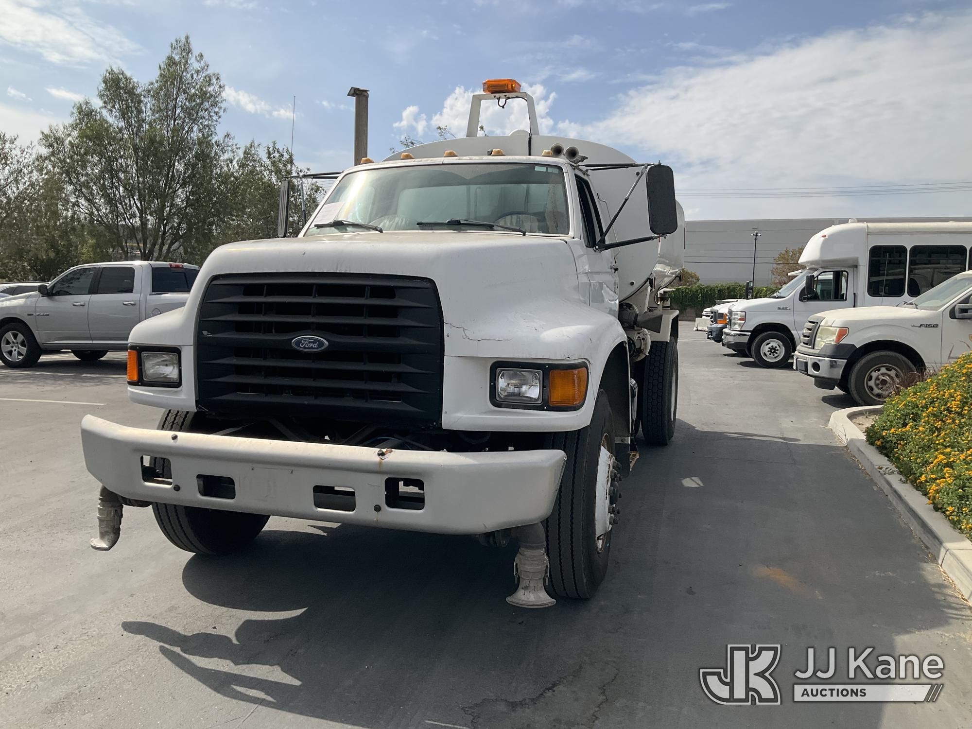 1998 FORD F800 in Jurupa Valley, CA