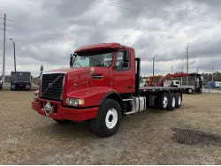 2014 VOLVO VHD84B200