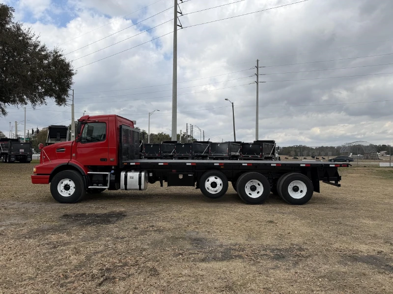 2014 VOLVO VHD84B200