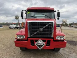 2014 VOLVO VHD84B200