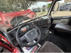 2014 VOLVO VHD84B200