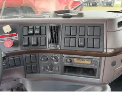 2014 VOLVO VHD84B200