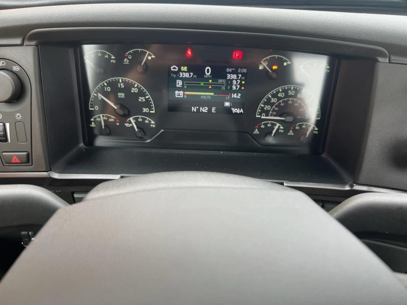 2027 VOLVO VHD64FT300