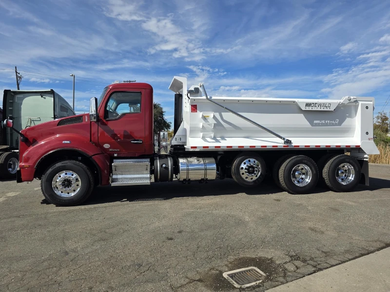2022 KENWORTH T880