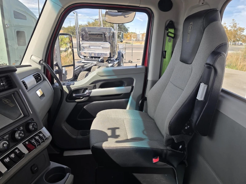 2022 KENWORTH T880