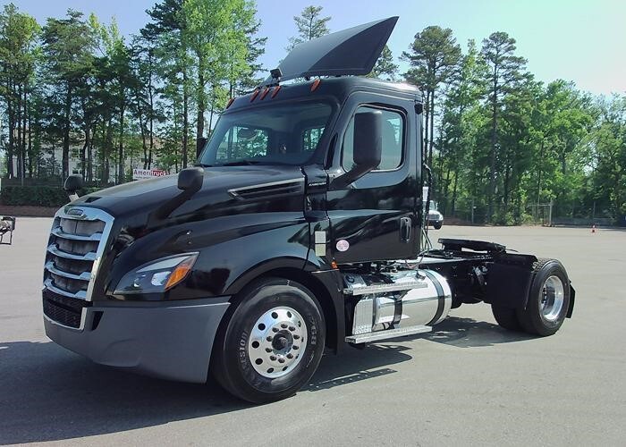 2019 FREIGHTLINER CASCADIA 126 in Charlotte, NC