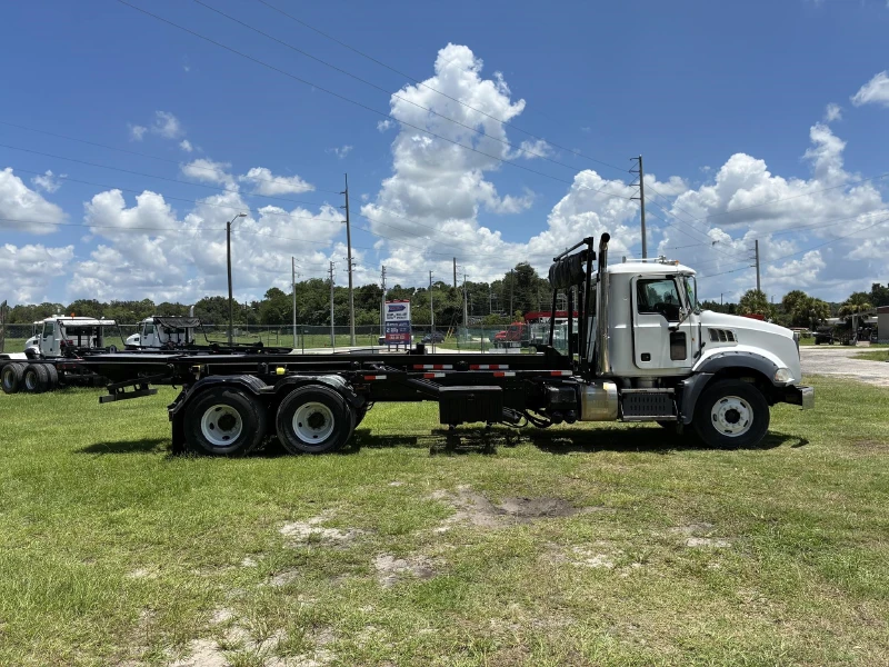 2012 MACK GRANITE GU813