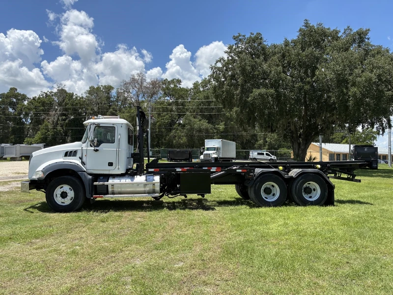 2012 MACK GRANITE GU813