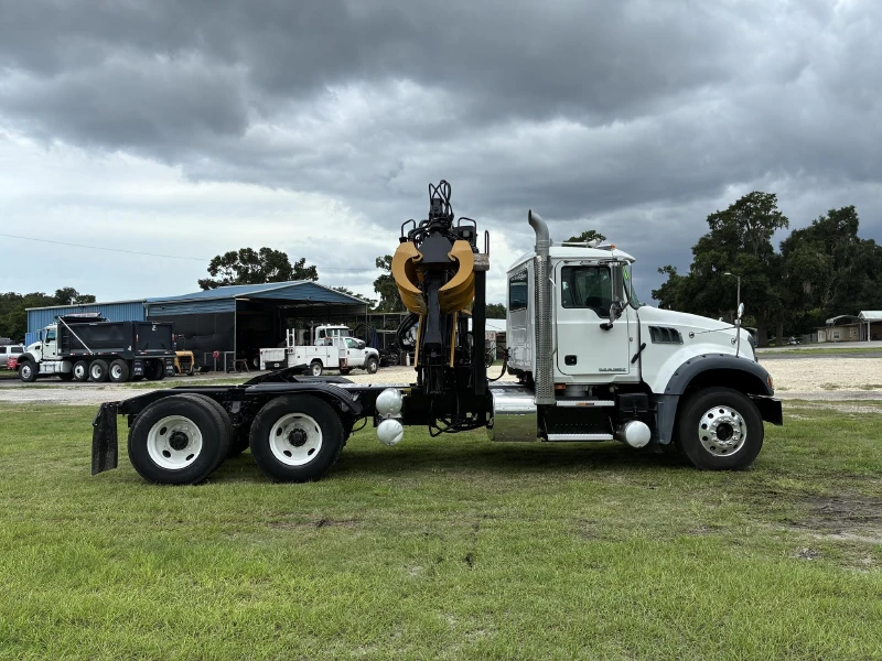 2017 MACK GRANITE GU713