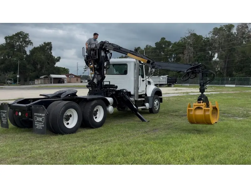 2017 MACK GRANITE GU713