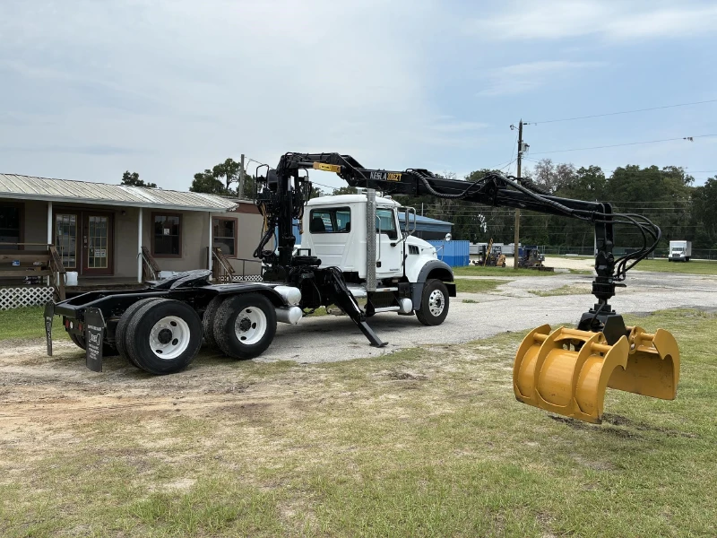 2017 MACK GRANITE GU713