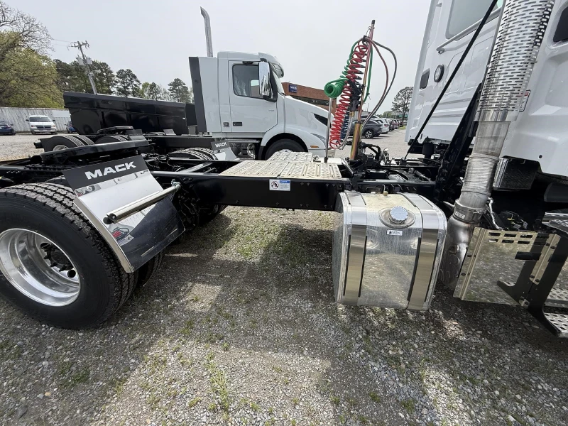 2027 MACK ANTHEM 64T