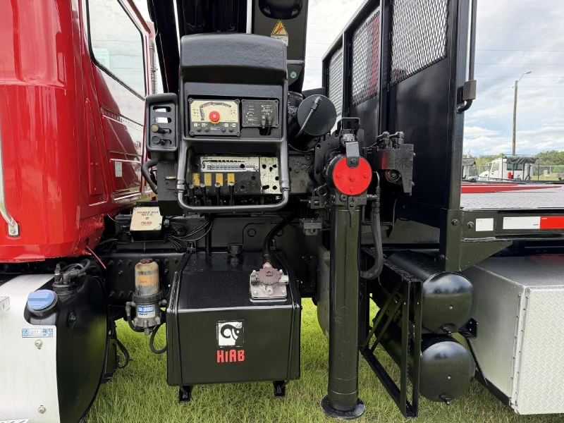 2017 MACK GU713