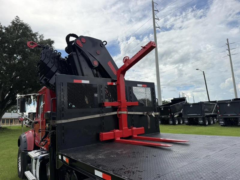 2017 MACK GU713