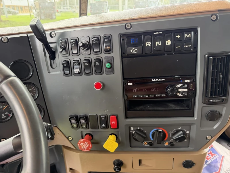 2017 MACK GU713