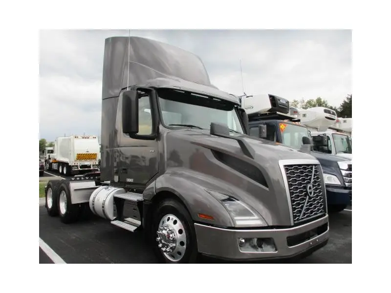 2024 VOLVO VNL64T300
