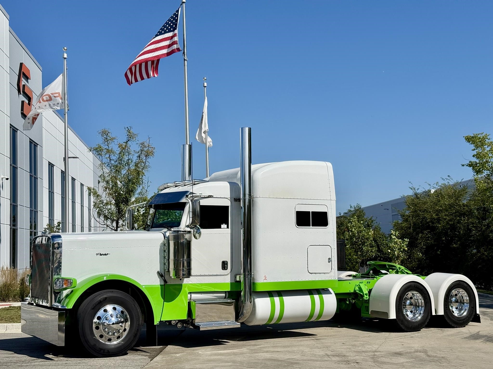 2014 PETERBILT 389 in New Lenox, IL