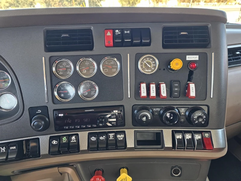2018 KENWORTH T880