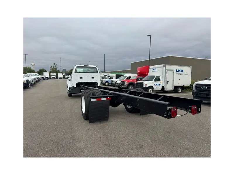 2027 FORD F650