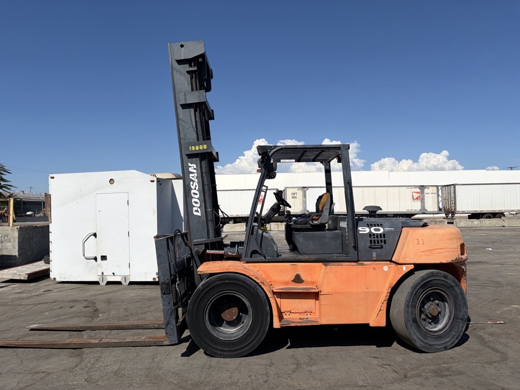 2014 DOOSAN D90S5 in Montebello, CA