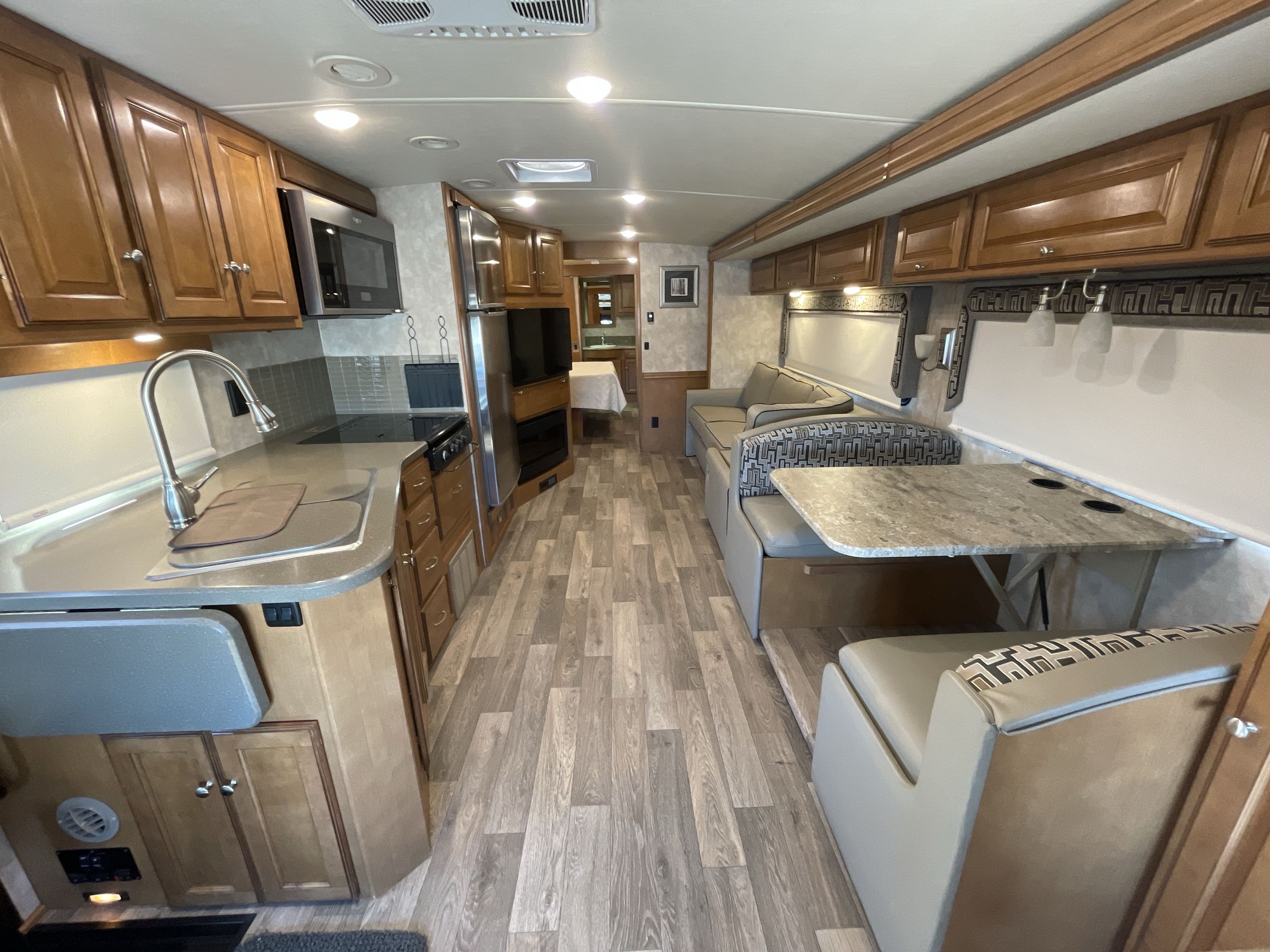 2019 Winnebago ADVENTURER 35F in st. george UT