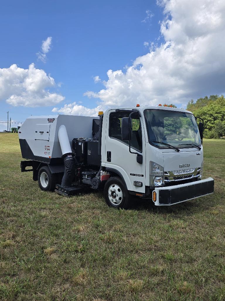 2022 ISUZU NPR in Altavista, VA