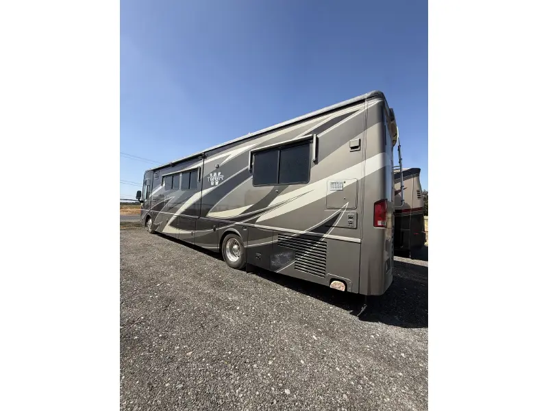 2008 WINNEBAGO TOUR 40TD