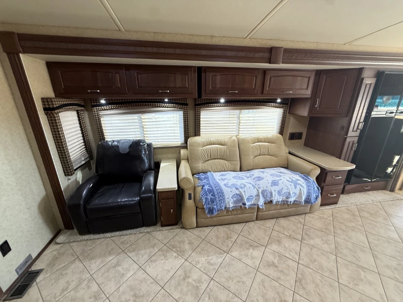 2008 WINNEBAGO TOUR 40TD