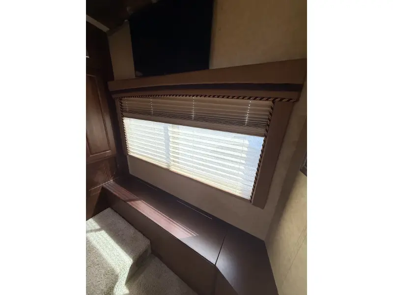 2008 WINNEBAGO TOUR 40TD