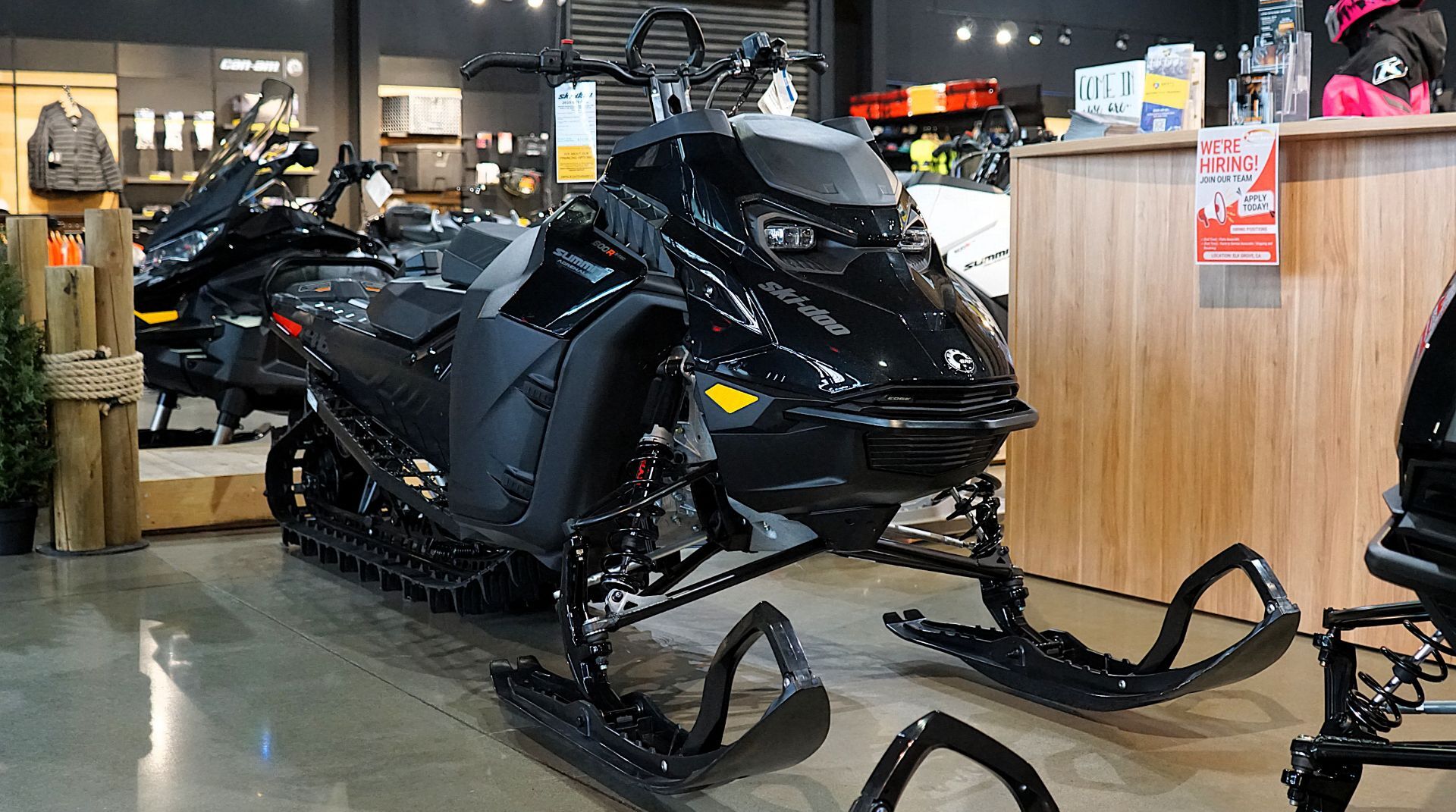 2025 Ski-Doo Summit Adrenaline w/ Edge Package 146 600R E-TEC SHOT  600R E-TEC 154 2.5 in elk grove CA
