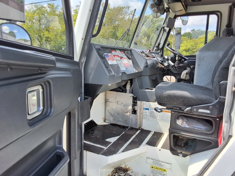 2019 CRANE CARRIER LET2