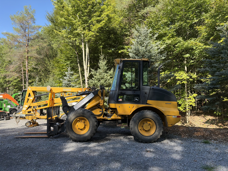 2005 DEERE 244J