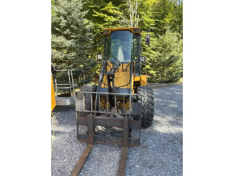 2005 DEERE 244J