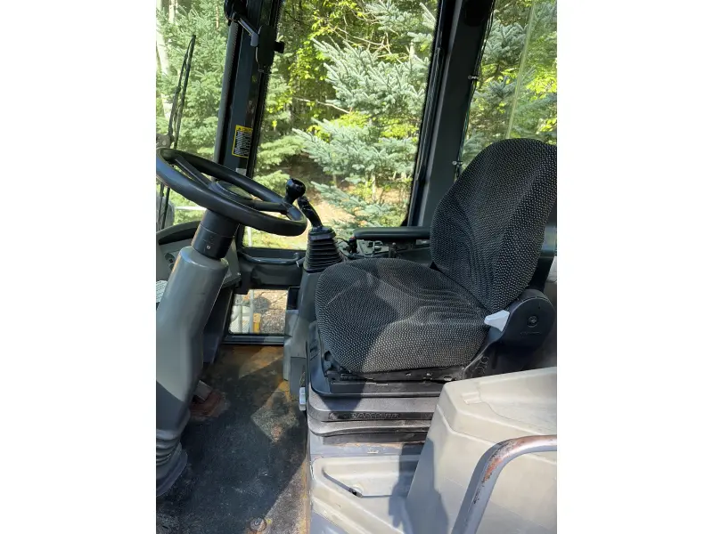 2005 DEERE 244J