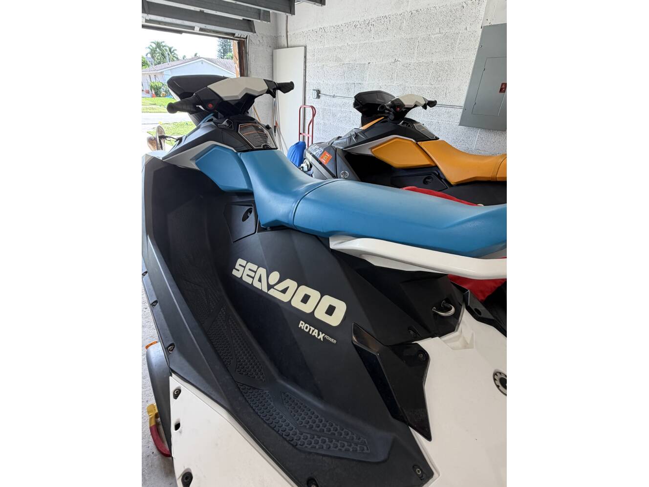 A photo of this 2019 Sea-Doo SPARK 3-UP ROTAX 900 H.O. ACE IBR CONV & SOUND SYSTEM